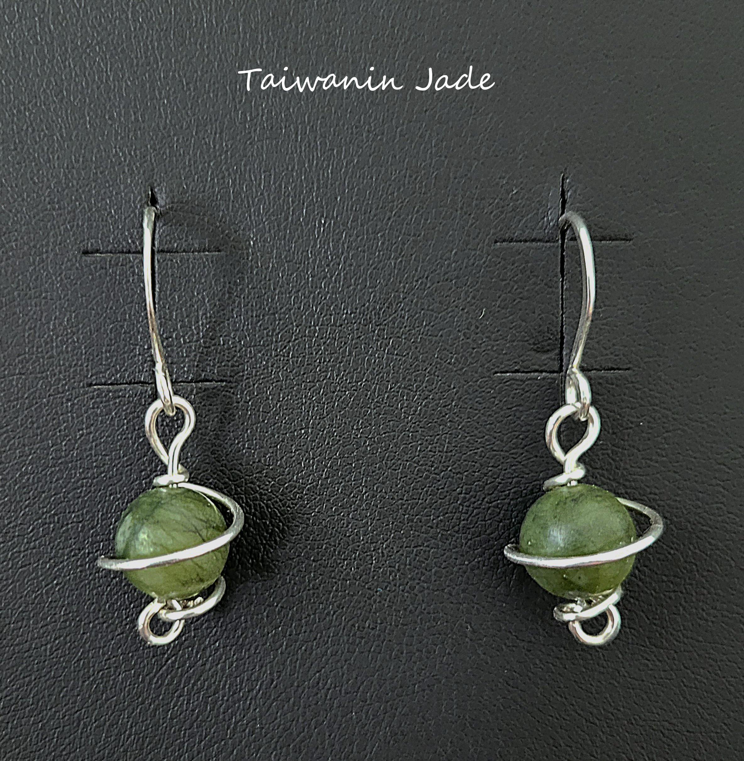 Hopeakorvakorut Taivanin Jadella